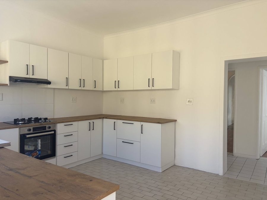 To Let 4 Bedroom Property for Rent in Rondebosch Village Western Cape